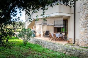 a patio of a house with a table and chairs at Casa Cenate Due in Nardò