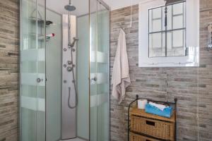 a bathroom with a shower with a glass door at Villa Los Aguacateros in Tazacorte +13 photos