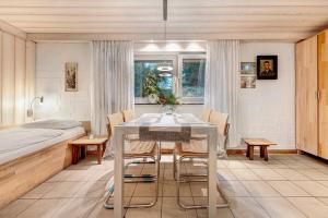 a dining room with a table and chairs and a bed at Haus Erna am Deister Apartment in Barsinghausen