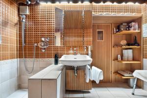 a bathroom with a sink and a shower at Haus Erna am Deister Apartment in Barsinghausen +12 photos