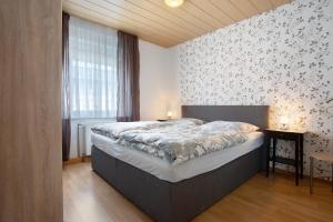 a bedroom with a large bed in a room at Bungalow Bei Rügen in Sundhagen-Niederhof