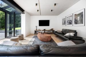 a living room with a couch and a tv at Studio mt nine in Neu Wulmstorf