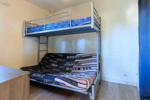 a bunk bed in a room with two bunk beds at Saint Amon in Moliets-et-Maa
