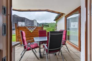 a patio with a table and chairs on a balcony at Cafe-Restaurant-Gästehaus Waldvogel in Feldberg
