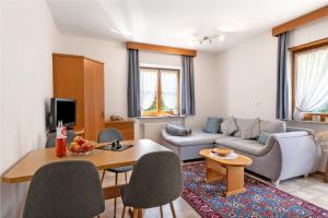 a living room with a couch and a table at Mayr Apartments Zwei in Plaus