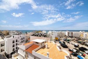 an aerial view of a city with buildings and the ocean at Lindo T2 com vista mar in Quarteira