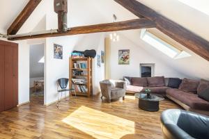 a living room with a couch and a table at Ferienhaus Rodershausen in Rodershausen