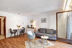 a living room with a couch and a table at Appartement Arend in Dobel