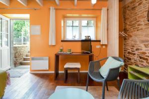 a room with a desk and a chair and a window at Longère de Nivinen in Arzano