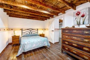 a bedroom with a bed and a dresser at Casa Elvira in Chimiche +26 photos