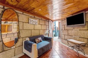 a room with a couch and a tv on a wall at Casa Elvira in Chimiche