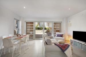 a living room with a white couch and a table at Los Martínez Duplex in El Médano
