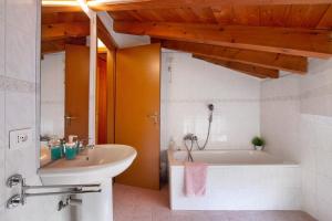 a bathroom with a sink and a bath tub at La Corte Di Zio Pippo in Albavilla +13 photos
