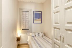 a small bedroom with a bed and a window at Apartamento Bajo 2 in Begur