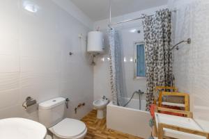 a bathroom with a toilet and a tub and a sink at Alojamiento cerca de Puy de Fou in Manzaneque +17 photos