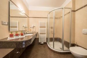 a bathroom with a shower and two sinks and a toilet at Tischlerhof - Typ B mit Terrasse in Tirolo +14 photos