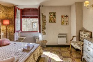 a bedroom with a bed and a window at Casa Vermella in Orriols