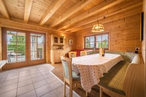 a kitchen and dining room with a table and chairs at Bergchalet Fuchsberger in Verano
