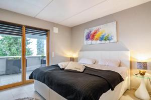 a bedroom with a bed with a painting on the wall at Turmalin in Überlingen