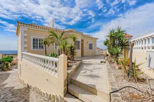 a house with a staircase leading to a balcony at Villa el Yuka , heated pool in Callao Salvaje