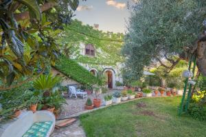 a house with a bunch of potted plants in the yard at Tenuta del Normanno in Carovigno