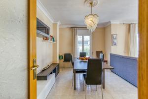 a kitchen and dining room with a blue table and chairs at La cargolera in L'Escala
