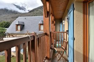 a balcony with a view of a mountain at Les Hélianthèmes in Guchen