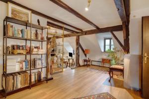 a living room with a book shelf filled with books at Sechtlberggut in Plain