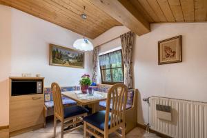 a dining room with a table and chairs at Apartment Waldesruh in Mühlbach