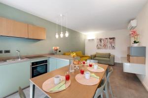 a kitchen and living room with a table and chairs at Gemhouse Smeraldo garda lake in Gargnano