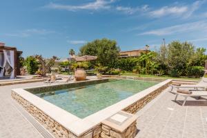 a swimming pool in the middle of a yard at Le Giarre - Villa Con Piscina in Marausa