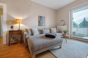a living room with a couch and a window at Wohnung Hildesheim in Hildesheim