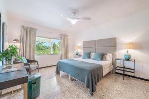 a bedroom with a bed and a living room at Villa Son Bibiloni in Algaida