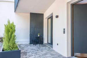 an internal courtyard of a house with a potted plant at Luisl Hof - Apartment Herbae in Cornaiano