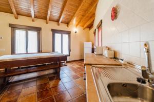 a kitchen with a sink and a counter top at La Dehesa de Santa Ursula in Espeja de San Marcelino +75 photos