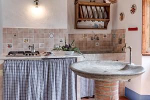 a kitchen with a stone sink in a kitchen at La Casa di Colle in Dicomano