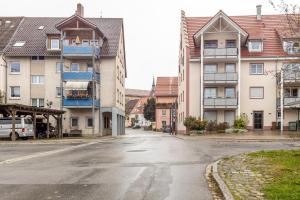 an empty street in a city with tall buildings at Ferienwohnung Haas in Bräunlingen