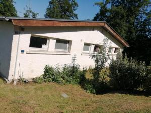 a white house with a window on the side of it at Le paradis de Marie in Treignac