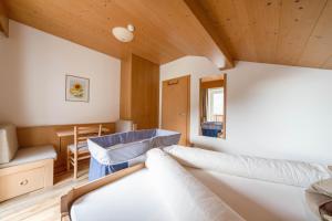 a bedroom with a bed and a dining room at Sonnleiten der kleinen Bären 8 in Collepietra +29 photos
