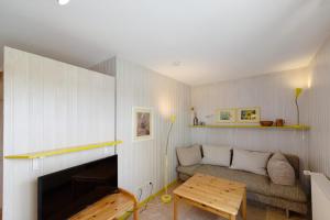 a living room with a couch and a table at Möve Aba Bungalow 60 in Rerik