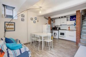 a kitchen and dining room with a table and chairs at La ca bela in Portovenere