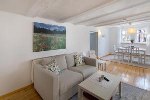 a living room with a couch and a table at Ferienwohnung Omi Anni in Schlitz