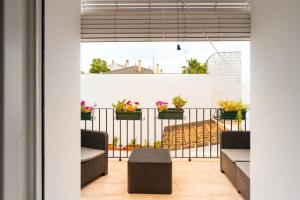 a room with a balcony with potted plants at Preciosa Casa el Pedroso in El Pedroso
