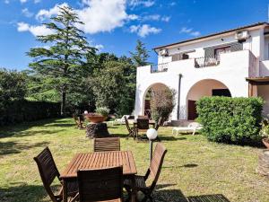 a table and chairs in front of a house at Casa Golfi di Lacona in Lacona