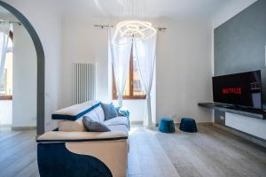 a living room with a couch and a tv at La Domus Firenze in Florence
