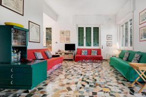 a living room with red and green couches at Uliveto in Camogli