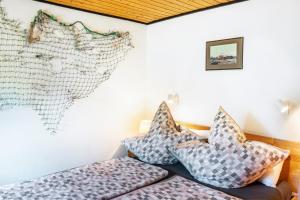 a room with pillows and a map on the wall at Ferienhaus Strandfloh in Wangerooge