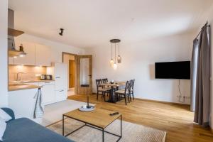 a living room and kitchen with a table and chairs at Ferienwohnung Rosa in Gilching