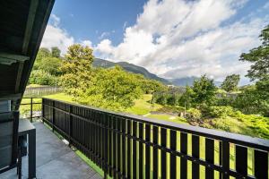 a balcony with a view of the mountains at Wiesgut Ferienwohnung Gala in Tesimo