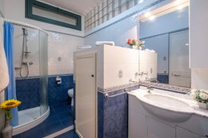 a bathroom with a sink and a shower and a toilet at Malva House in Villa Con Piscina in Torre Lapillo +23 photos